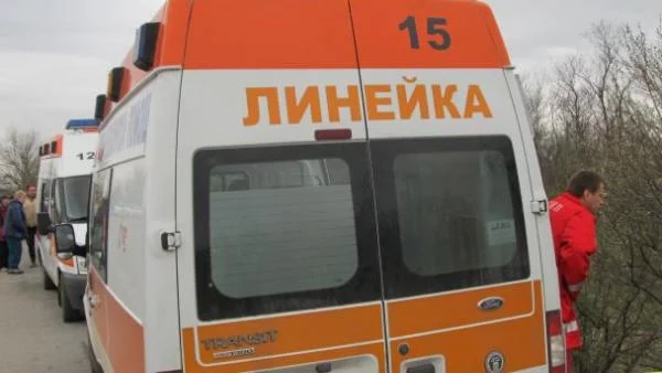 Двама в болница, след като джип се преобърна край Разлог