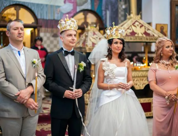 Меги от „Търси се“ плака от щастие на сватбата си