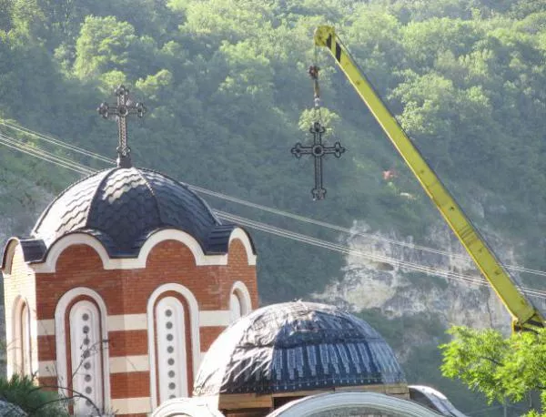 Издигат нова църква край Басарбовския скален манастир до Русе