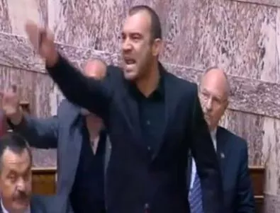 Гръцки депутат неонацист скандализира парламента