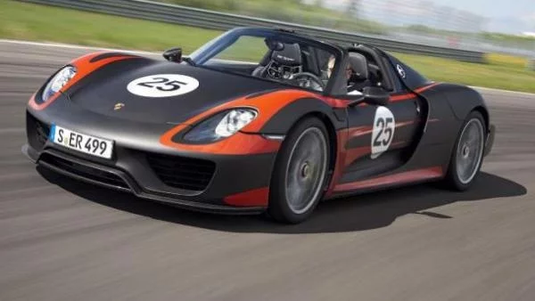 Хибридният спортист Porsche 918 Spyder разкри доста за себе си