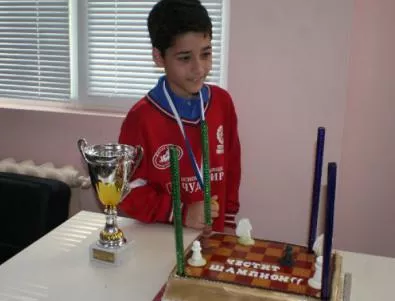 Топло посрещане на малкия световен шампион по шахмат