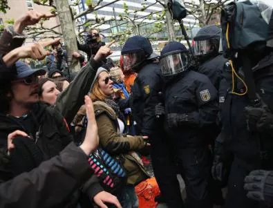 Демонстранти блокираха ЕЦБ, утре има общоевропейски протест