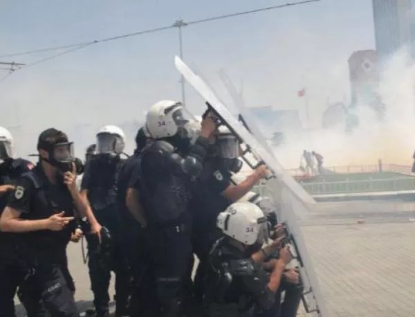 Обявиха първия убит при протестите в Турция