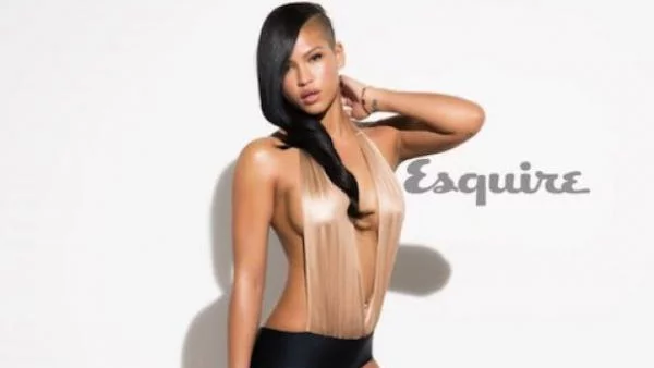 Каси Вентура свали дрехи пред Esquire