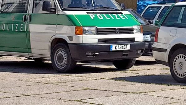 Автобус с ученици се преобърна в Германия, има загинал 