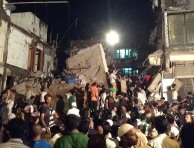 Пороят срути многоетажна сграда в Мумбай
