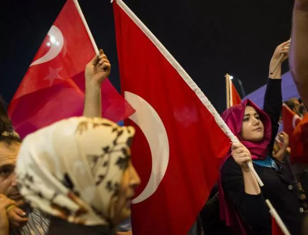 Млади градски жени - лицето на протестите в Турция