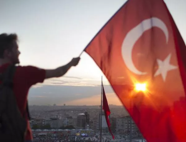 Катрин Аштън призовава към сдържаност в Турция
