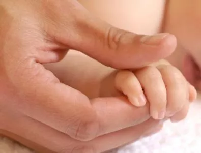 Българи опитаха да продадат бебе на 13 дни 