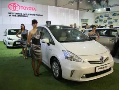 Toyota пуска Wi-Fi във всичките си автомобили