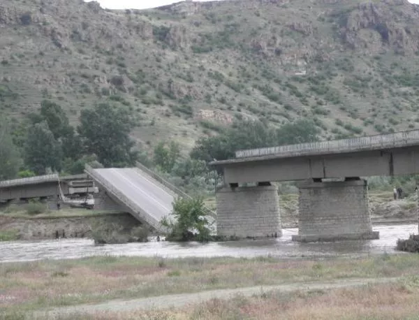 Транспортният мост в Ловеч пред срутване