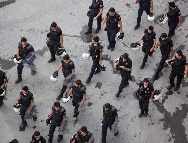 Булдозери разчистиха пътя на привържениците на Ердоган