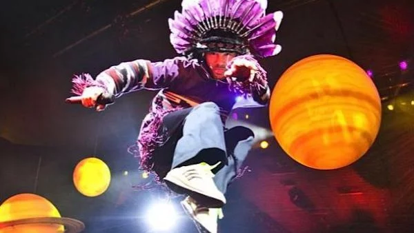 Спечели 2 билета за Jamiroquai с играта на actualno.com