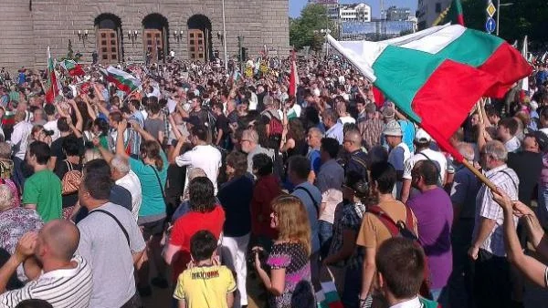 Не на олигархията и оставка - картината пред Министерския съвет