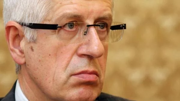 Румен Овчаров: Актът на подаване на оставка не решава проблема