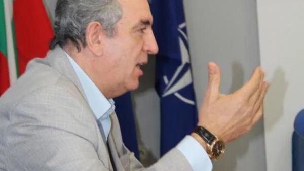 Волен Сидеров е решил, че ако яде бой някъде, ще бъде героизиран