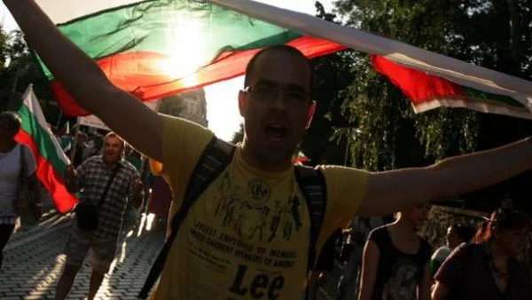 Раненият пред Позитано 20 човек е журналист 