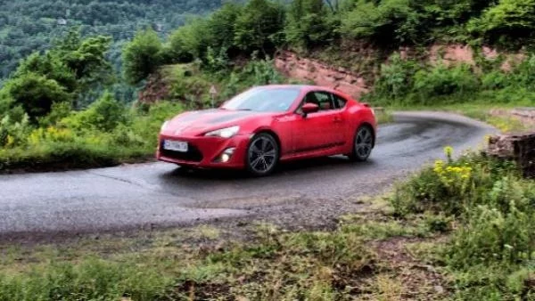 Toyota GT 86: Dancing Star (тест драйв)