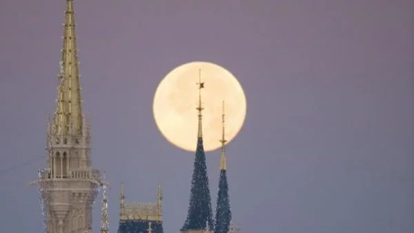 За малко да докоснеш луната!