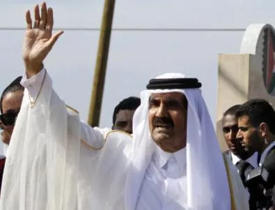 Емирът на Катар предаде властта на сина си