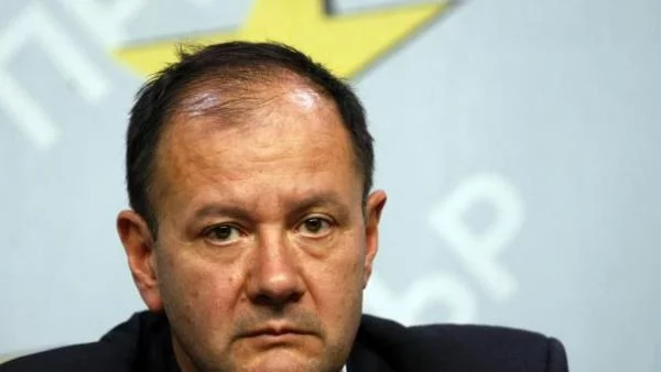 Миков: Обстановката ескалира, създава тревожност в цялата страна