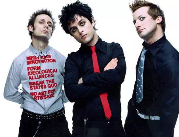 Състезание за пънк гребени с изпълнения на Green Day и KoЯn