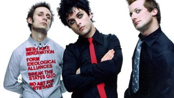 Състезание за пънк гребени с изпълнения на Green Day и KoЯn