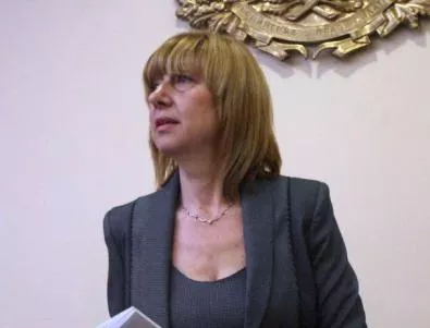 Клисарова: Автори и произведения няма да отпадат от учебната програма