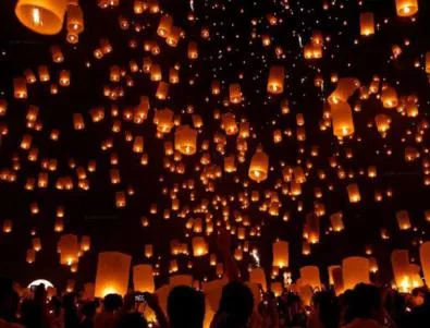 1000 летящи фенери на желанията за July Morning на Какао бийч