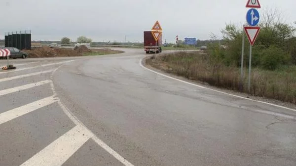 Пътищата са сухи, с мокри участъци на места