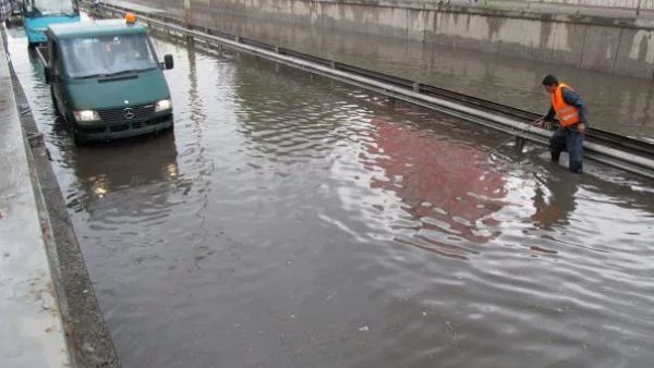 Затворени са пътищата Кубрат - Разград, Кубрат - Глоджево, Завет-Острово и Кубрат - Брестовене
