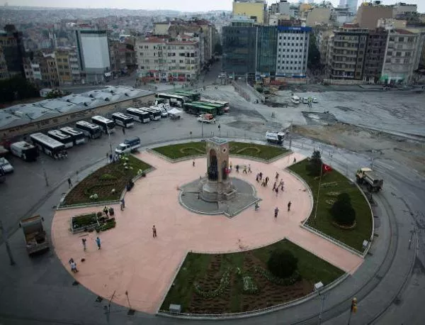 Още преди повече от месец съд в Истaнбул е обявил застрояването на "Гези" и "Таксим" за незаконно