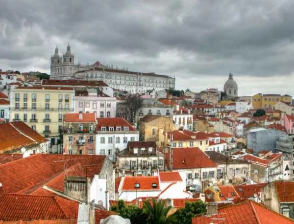 Португалското правителство се опитва да оцелее