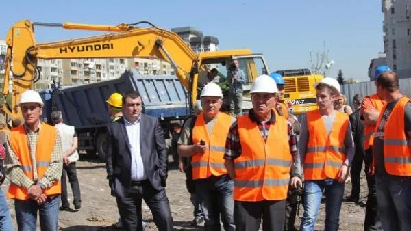 Затварят отсечка на бул. "Александър Малинов" за една година заради метрото