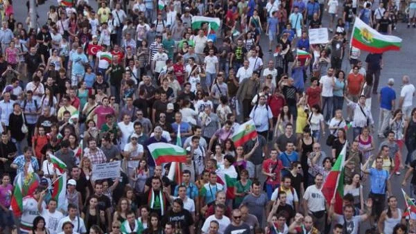 24-ти ден на #ДАНСwithme - сблъсък между протестиращи и контрапротестиращи