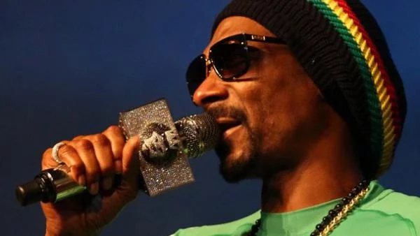 Snoop Dogg зарадва феновете с реге и стари хитове