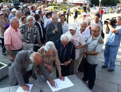 150 души пред НДК подкрепят правителството