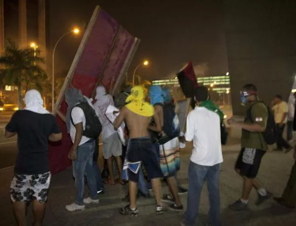 Демонстрация в Рио де Жанейро приключи с масови сбивания 