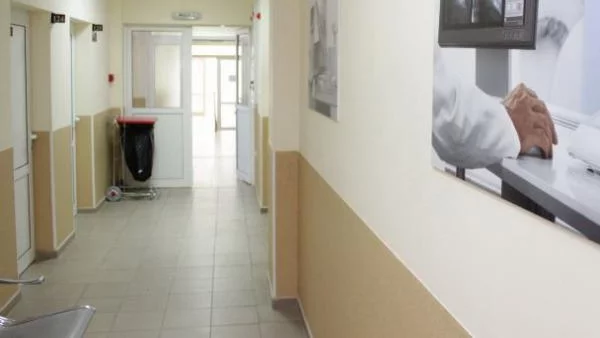 6-годишната Елена има леко подобрение, но още е в критично състояние