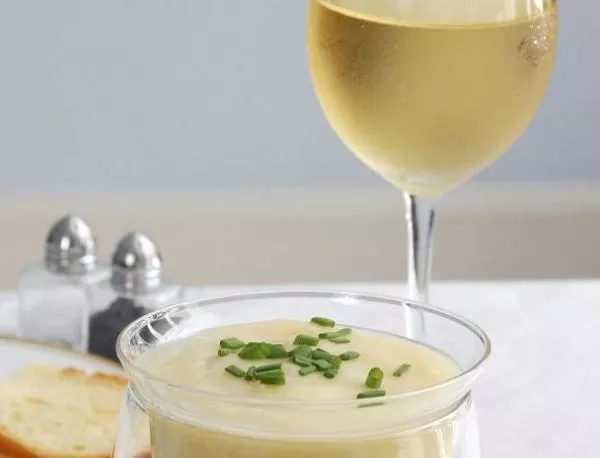 Картофена крем-супа с бяло вино и риган