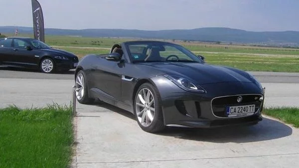 Jaguar F-Type: Сам срещу всички (тест драйв)