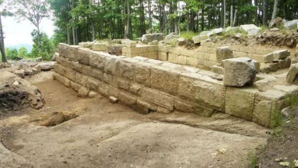 Откриха тракийски храм на Кози Грамади 