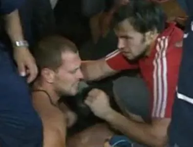 Ивайло Захариев спаси човек от биещ полицай край парламента