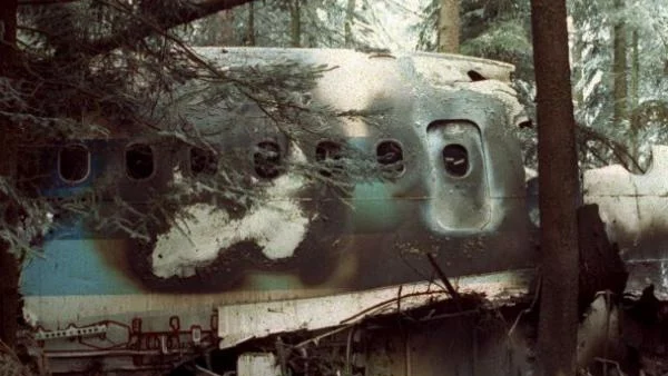 Откриха живи пилот и пътник на катастрофирал самолет
