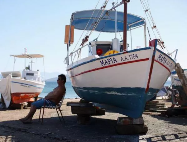 Половин милион гърци работят без осигуровки