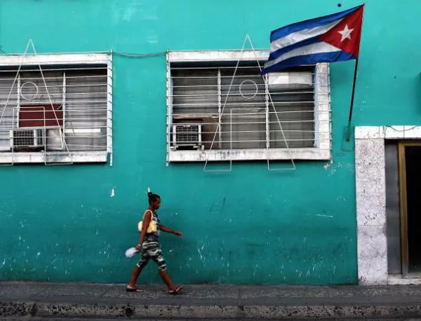 САЩ смекчават визовия режим с Куба 