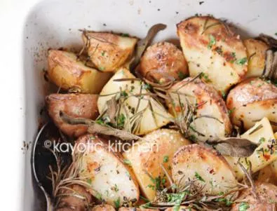 Печени картофи с пресни билки
