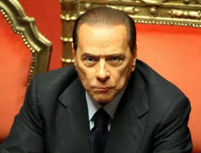 Осъденият Берлускони няма да отиде зад решетките, но може да напусне политиката