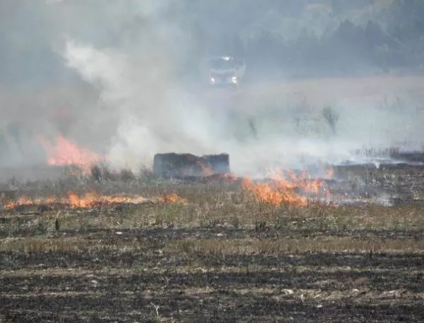 Пожар гори край село Мурсалево